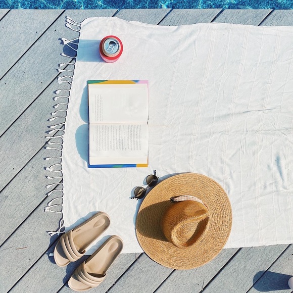 Meet your Posher, Lauren - Picture 2 of 2